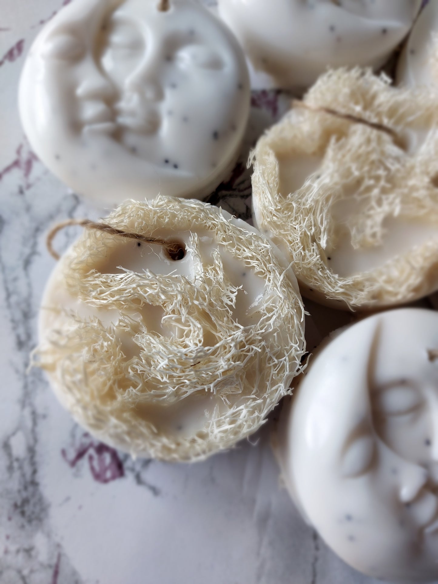 Kissed by moon&sun – Exfoliating Loofah Soap