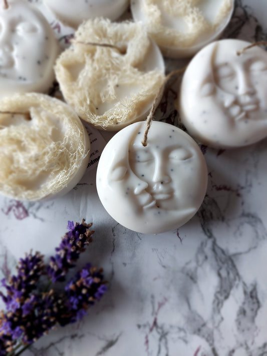 Kissed by moon&sun – Exfoliating Loofah Soap