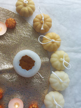 Load image into Gallery viewer, Pumpkin beeswax candle
