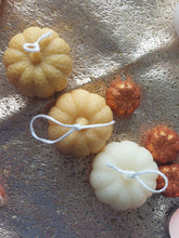 Load image into Gallery viewer, Pumpkin beeswax candle
